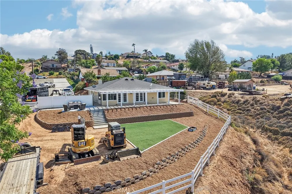 14342 Laurel Riverside, CA 92503