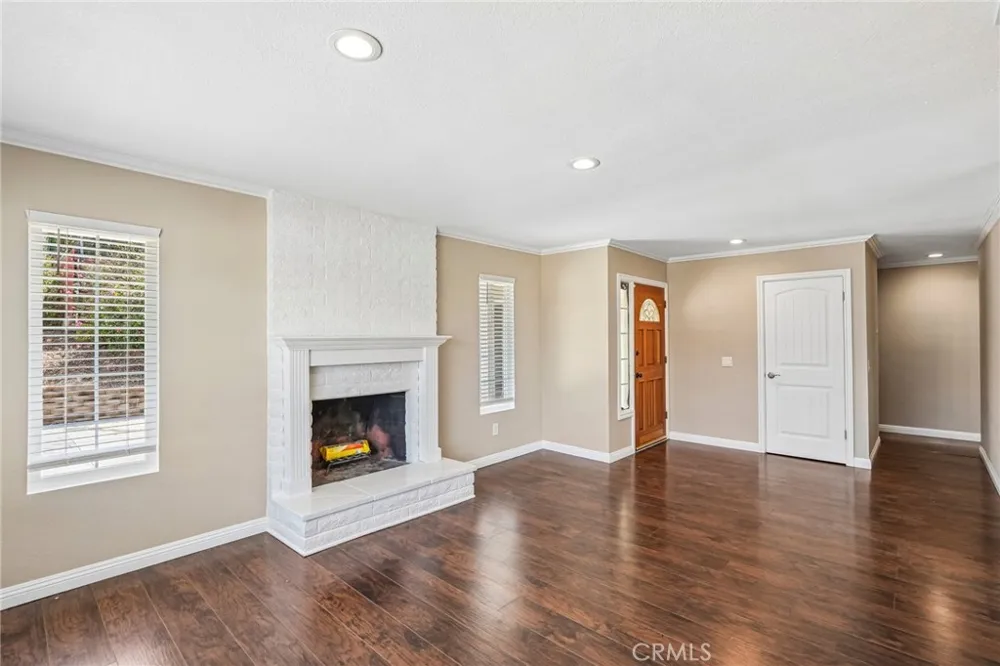 14342 Laurel Riverside, CA 92503