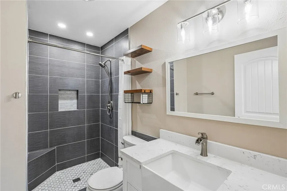 14342 Laurel Riverside, CA 92503