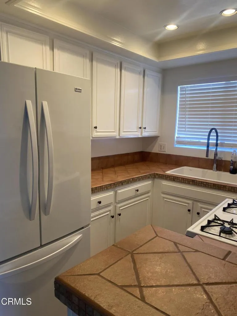 1136 Acadia Place Ventura, CA 93003