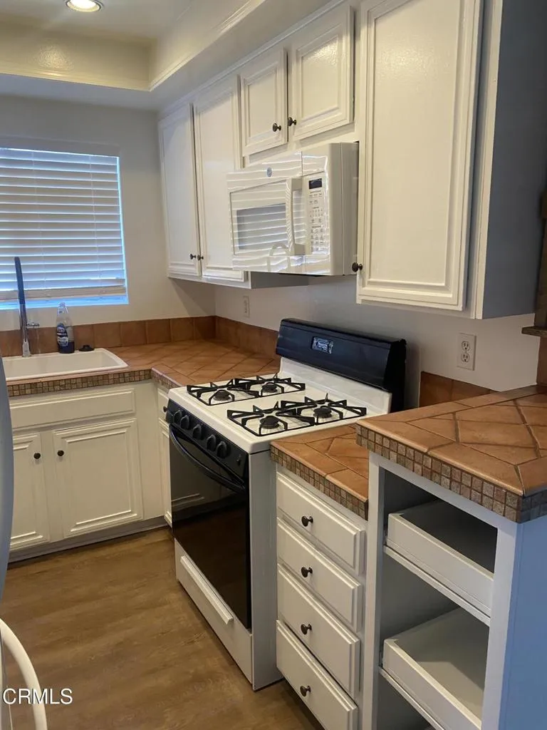 1136 Acadia Place Ventura, CA 93003