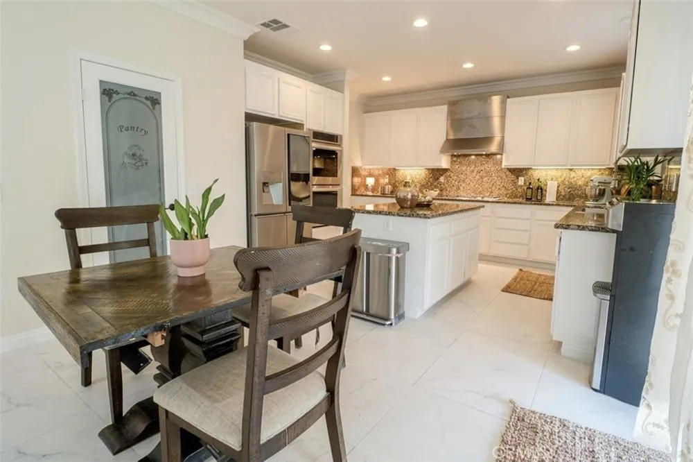 7177 Riverboat Drive Eastvale, CA 91752