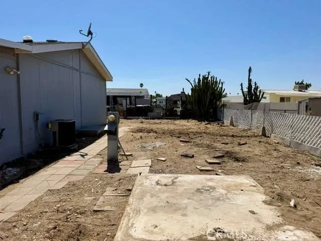 44744 Cornish Hemet, CA 92544