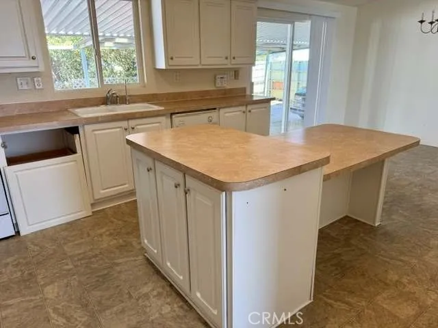 44744 Cornish Hemet, CA 92544