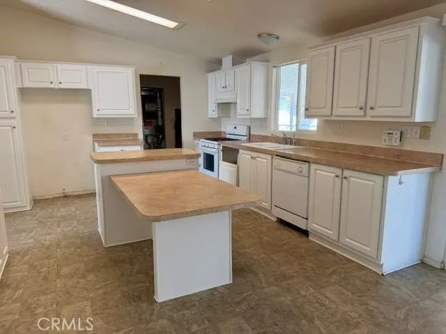 44744 Cornish Hemet, CA 92544