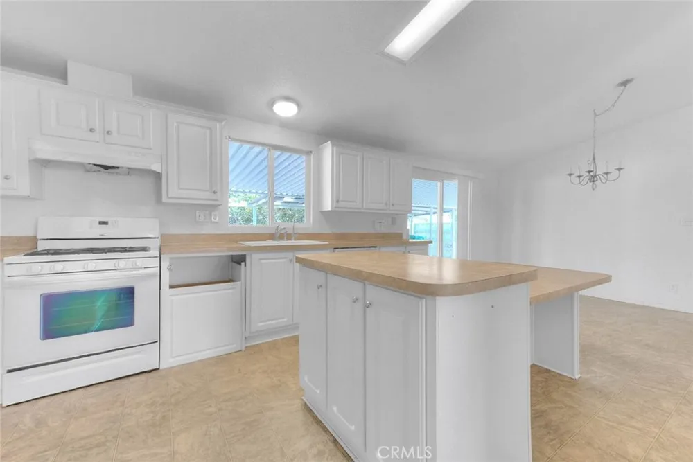 44744 Cornish Hemet, CA 92544