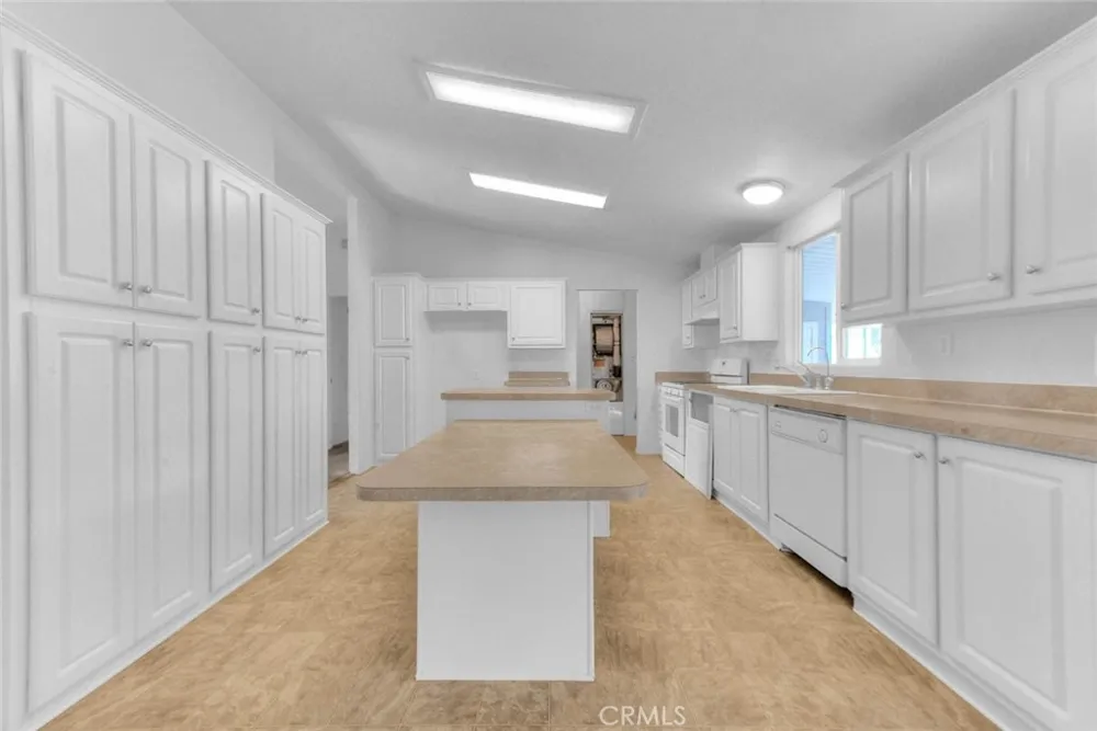 44744 Cornish Hemet, CA 92544