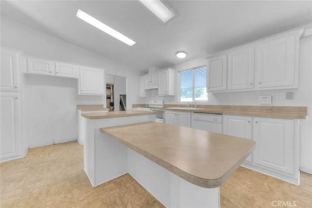 44744 Cornish Hemet, CA 92544