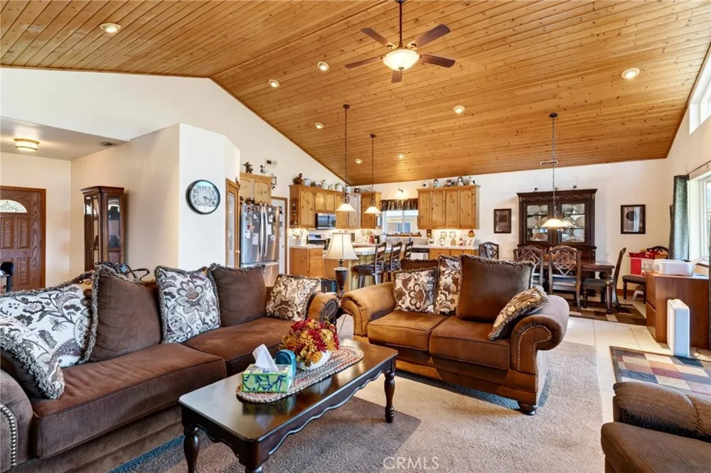 13297 Anchor Village Clearlake Oaks, CA 95423