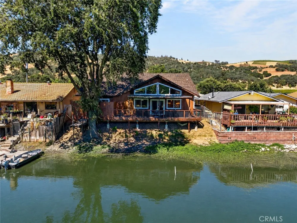 13297 Anchor Village Clearlake Oaks, CA 95423