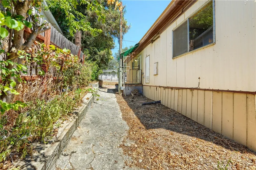 15993 27th Clearlake, CA 95422