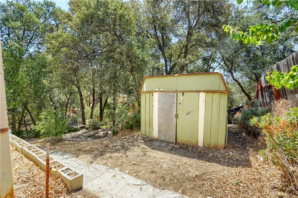 15993 27th Clearlake, CA 95422