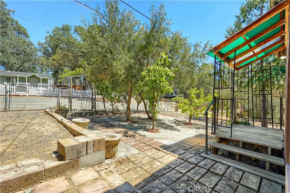 15993 27th Clearlake, CA 95422