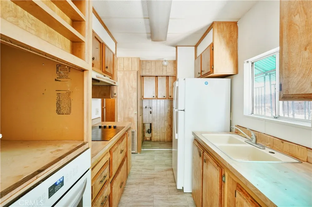 15993 27th Clearlake, CA 95422