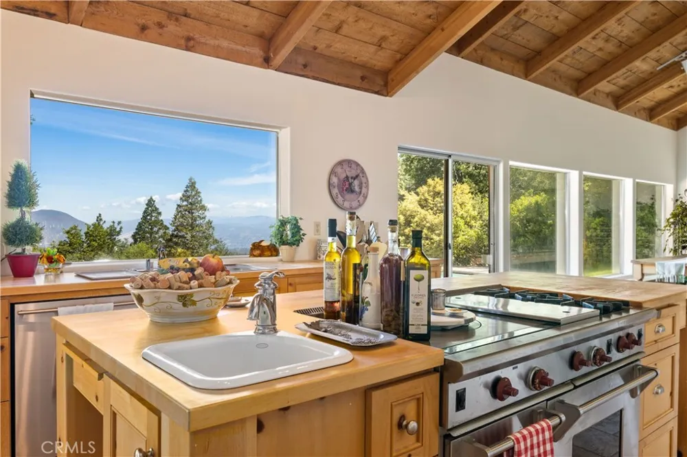 10401 Rosa Kelseyville, CA 95451
