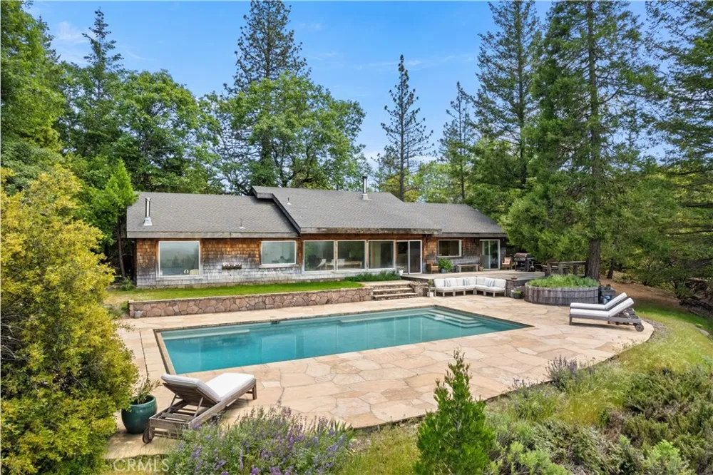 10401 Rosa Kelseyville, CA 95451