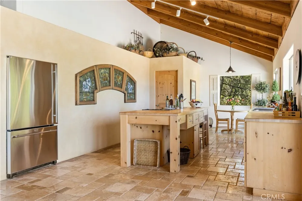 10401 Rosa Kelseyville, CA 95451