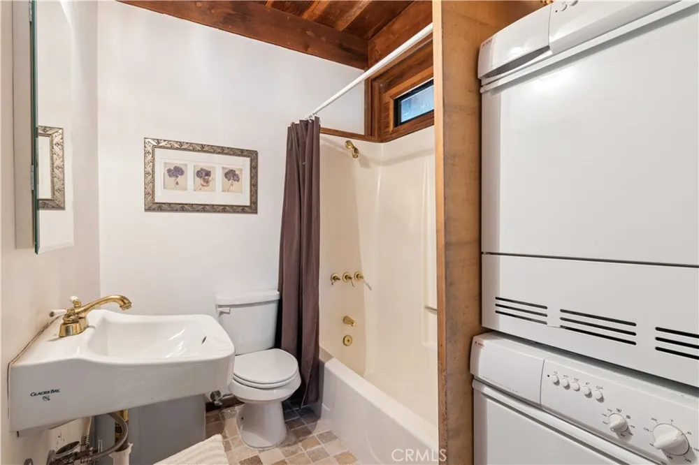 10401 Rosa Kelseyville, CA 95451