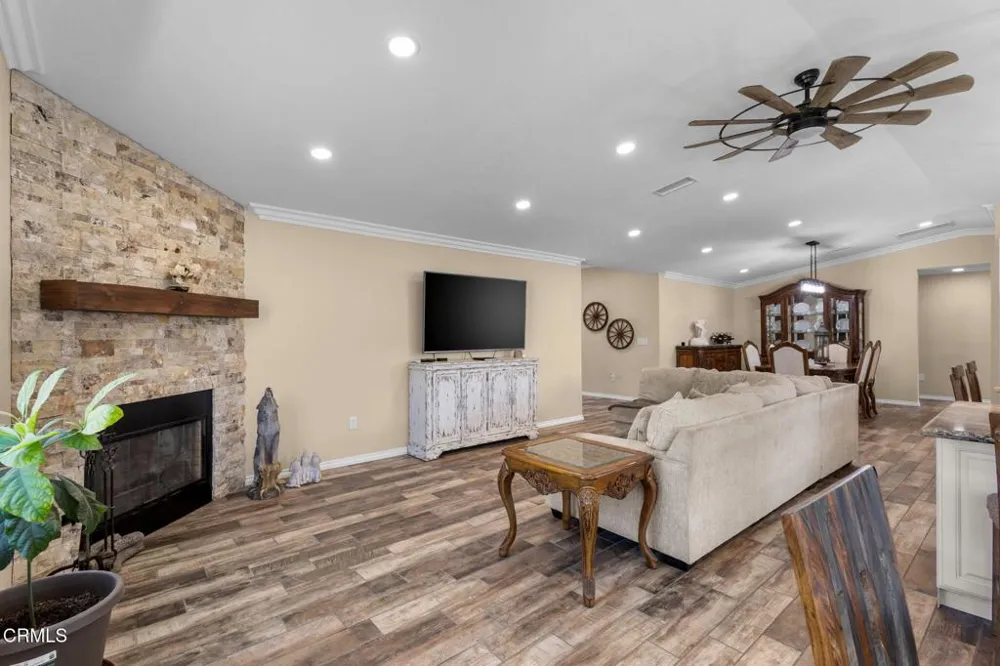 817 Calle La Sombra Camarillo, CA 93010
