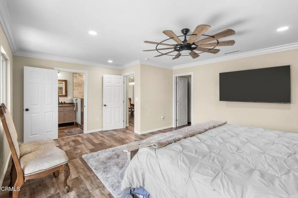 817 Calle La Sombra Camarillo, CA 93010