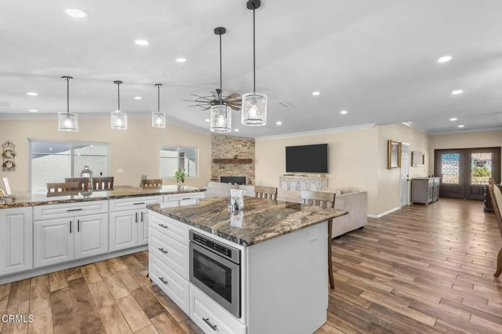 817 Calle La Sombra Camarillo, CA 93010