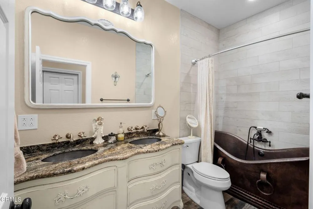 817 Calle La Sombra Camarillo, CA 93010