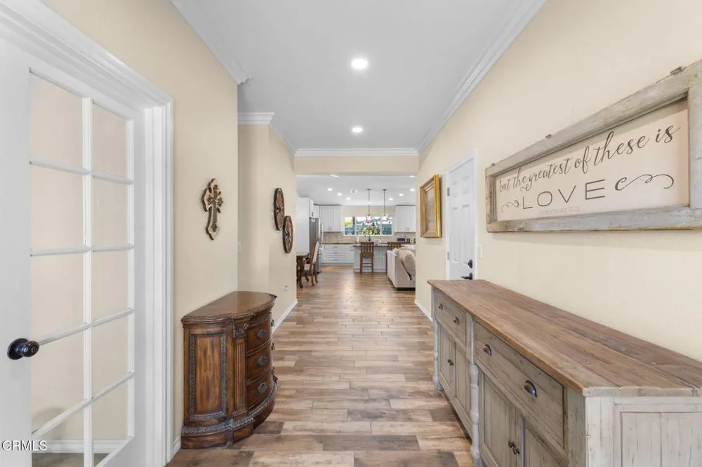 817 Calle La Sombra Camarillo, CA 93010