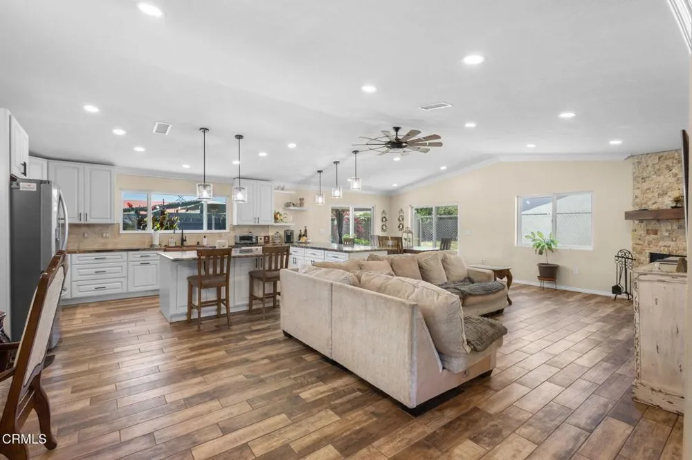 817 Calle La Sombra Camarillo, CA 93010