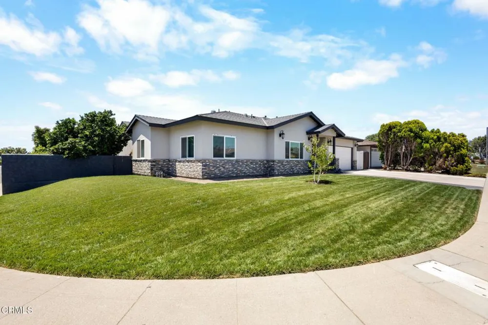 817 Calle La Sombra Camarillo, CA 93010