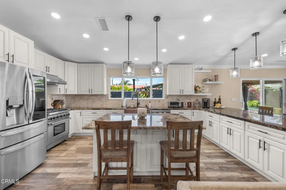 817 Calle La Sombra Camarillo, CA 93010
