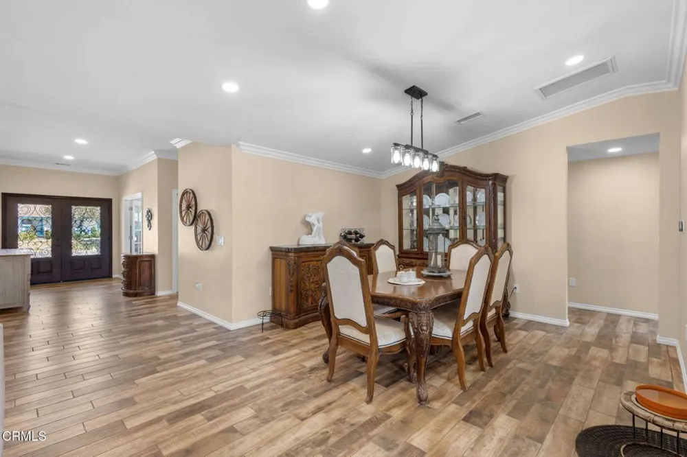 817 Calle La Sombra Camarillo, CA 93010