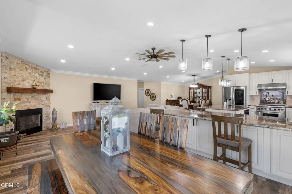 817 Calle La Sombra Camarillo, CA 93010