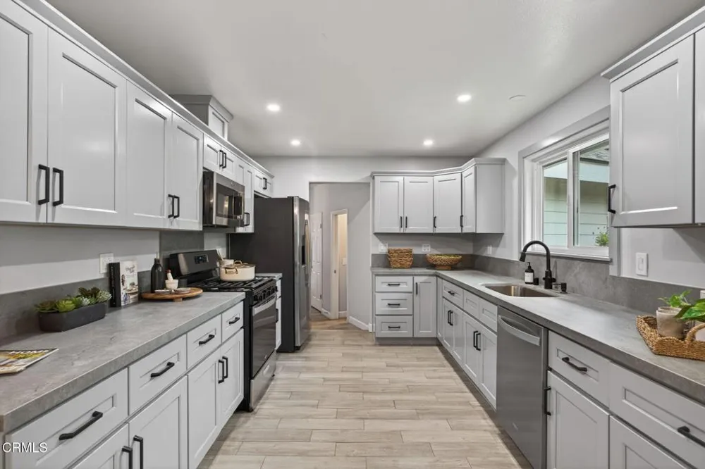 594 S La Luna Avenue Ojai, CA 93023