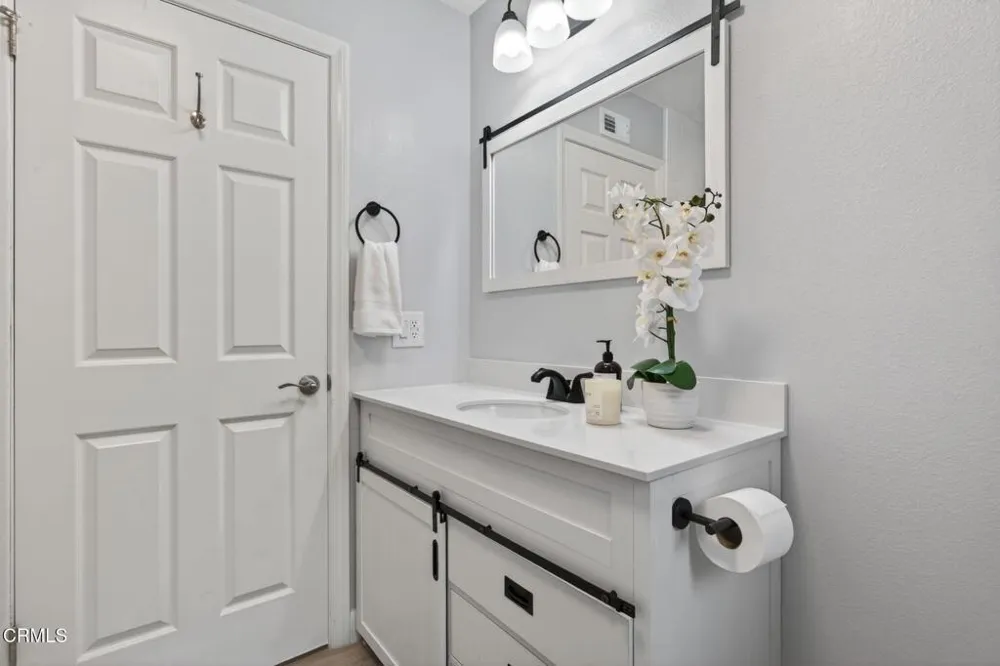 594 S La Luna Avenue Ojai, CA 93023