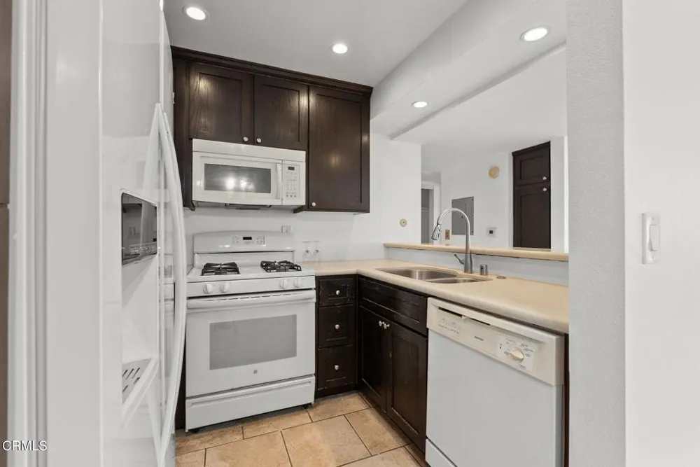 5325 Newcastle Avenue #126 Encino, CA 91316