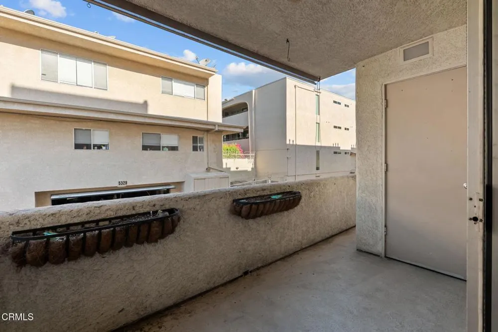 5325 Newcastle Avenue #126 Encino, CA 91316