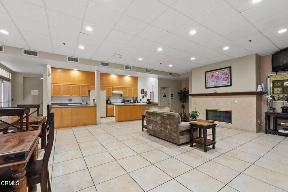 5325 Newcastle Avenue #126 Encino, CA 91316