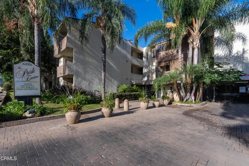 5325 Newcastle Avenue #126 Encino, CA 91316