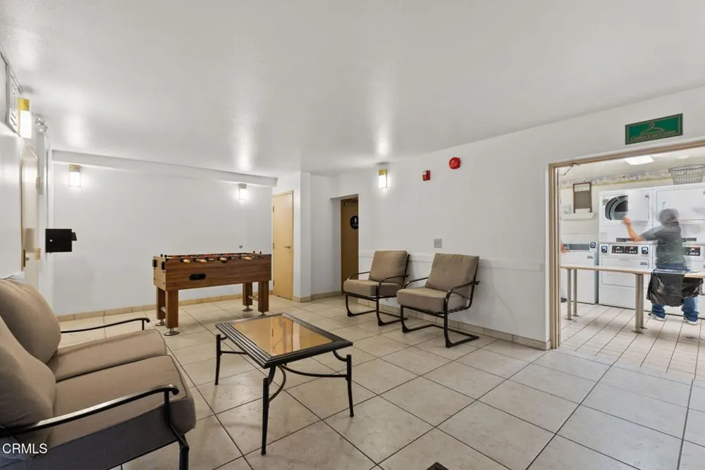 5325 Newcastle Avenue #126 Encino, CA 91316