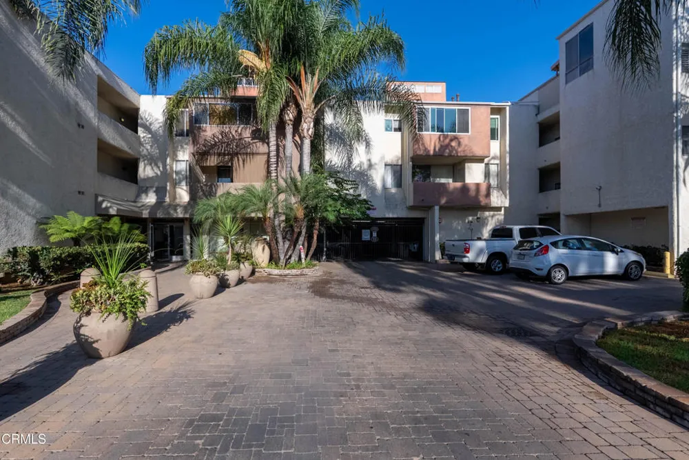 5325 Newcastle Avenue #126 Encino, CA 91316
