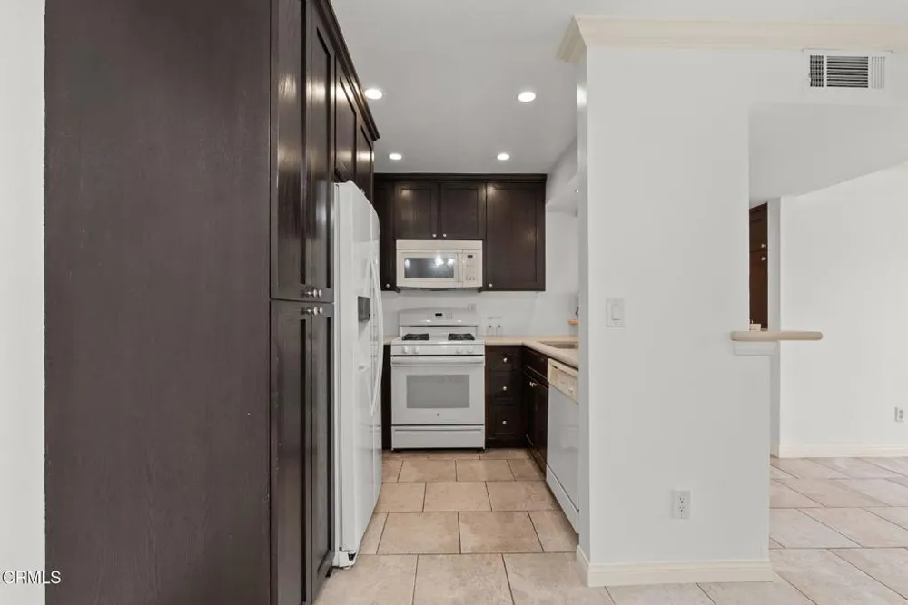5325 Newcastle Avenue #126 Encino, CA 91316