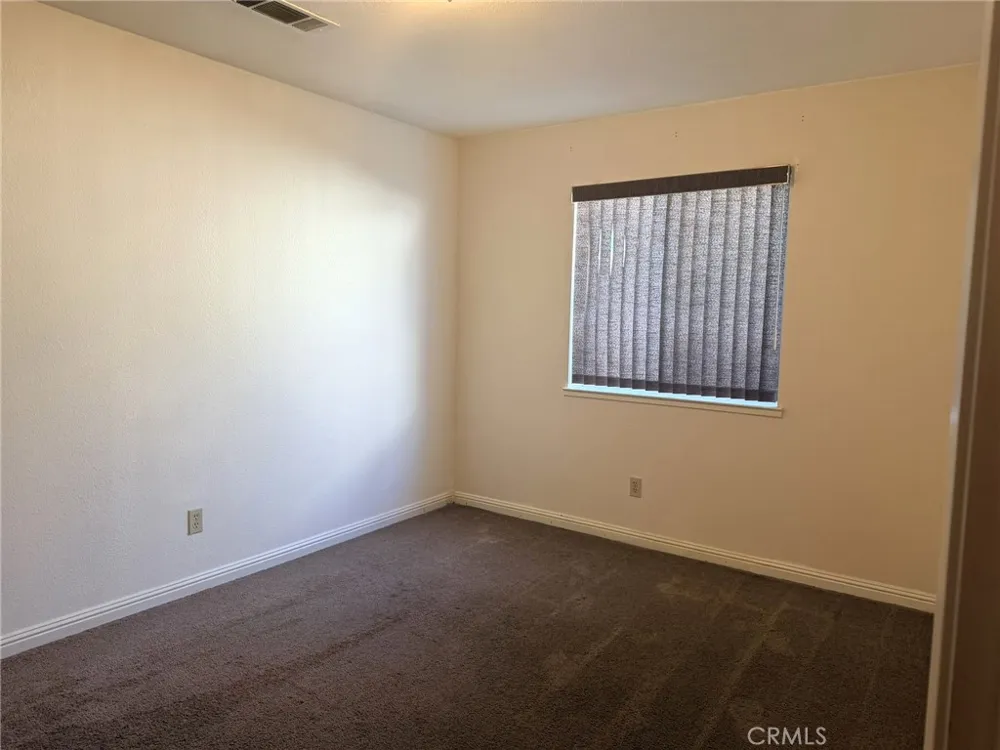 33 E Wallis Gustine, CA 95322