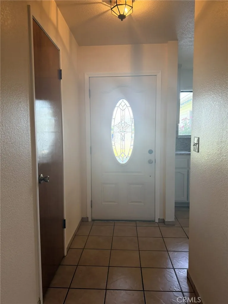 33 E Wallis Gustine, CA 95322