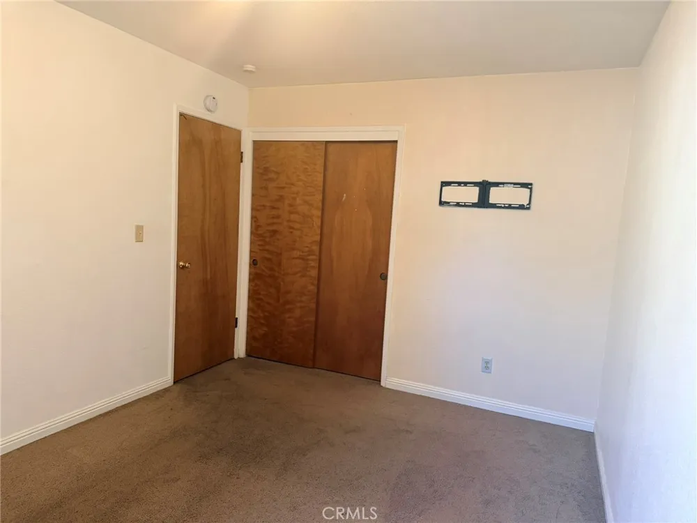33 E Wallis Gustine, CA 95322