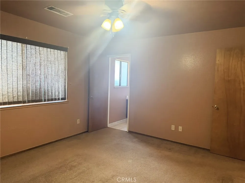 33 E Wallis Gustine, CA 95322