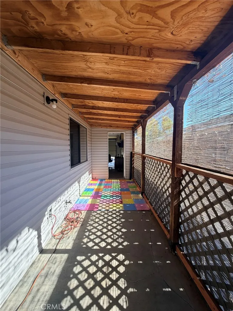 33 E Wallis Gustine, CA 95322