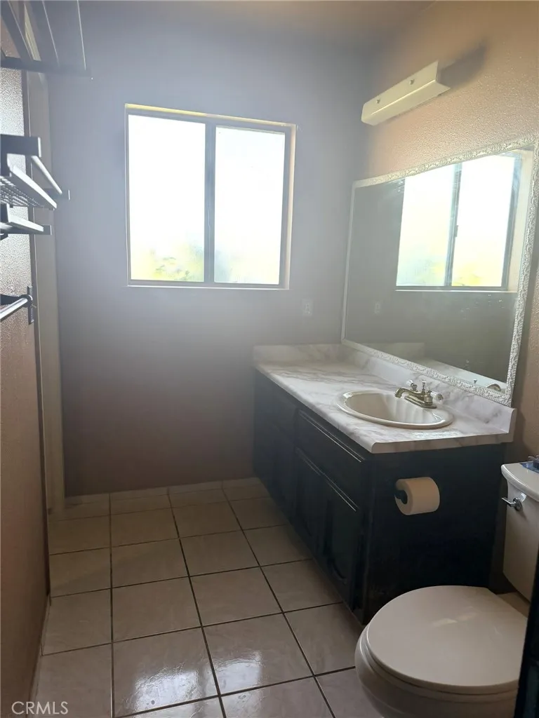 33 E Wallis Gustine, CA 95322