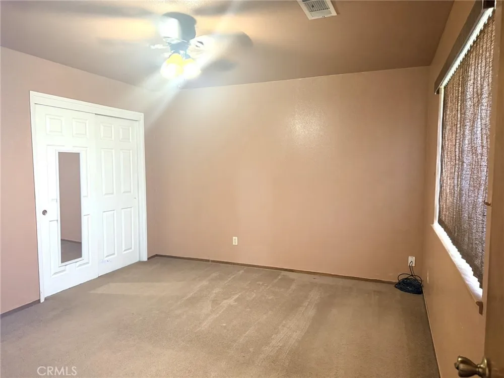 33 E Wallis Gustine, CA 95322