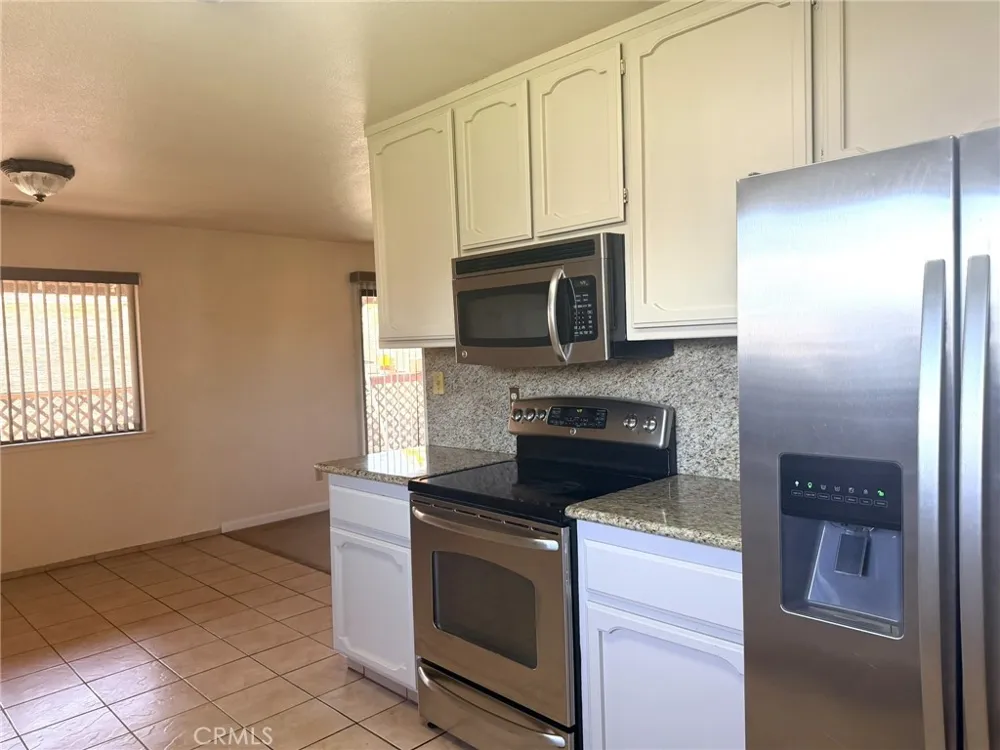 33 E Wallis Gustine, CA 95322