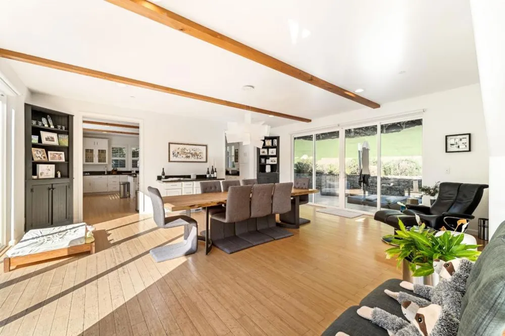 245 Calle De Los Agrinemsors Carmel Valley, CA 93924